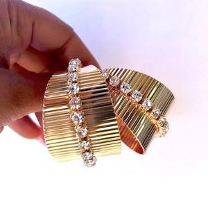 • Size : 2.1" L
• Omega Closure
• Lead and Nickel Compliant